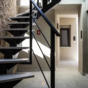 Uni Island - Old Town Apartment